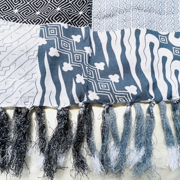 0142/ Gray Batik Rayon Poncho, Bohemian Kaftan Top, Modern Apparel, Black , Cove - Picture 5 of 8